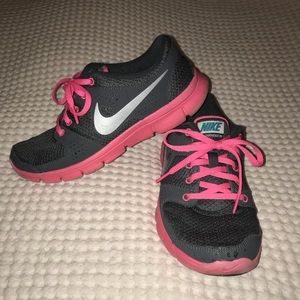 Women’s Nike flex experience